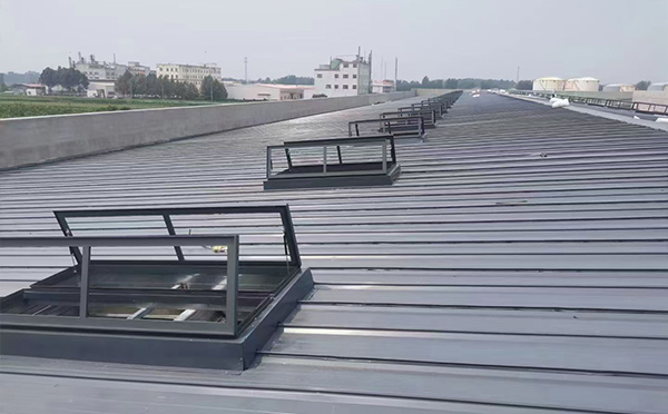 某中学室内体育馆酒泉排烟窗改造项目