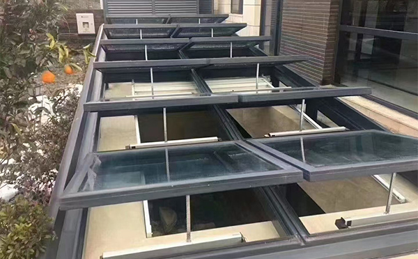 某轨道交通车辆维修车间酒泉排烟窗应用