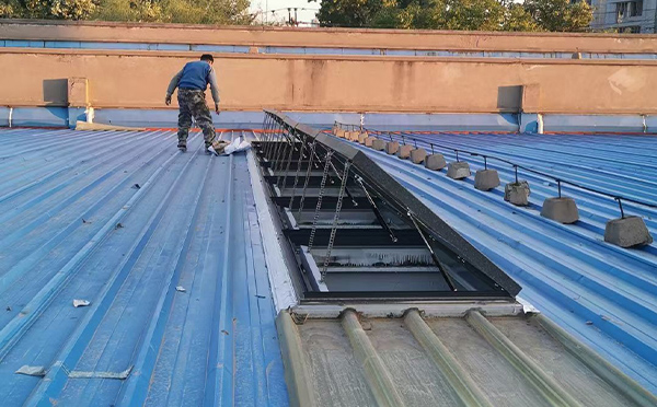 某区域性物流仓储中心酒泉排烟窗系统安装项目