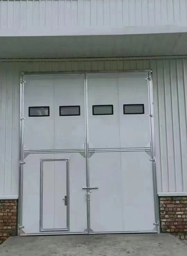 酒泉工业门在设备装配车间出入口的实施记录