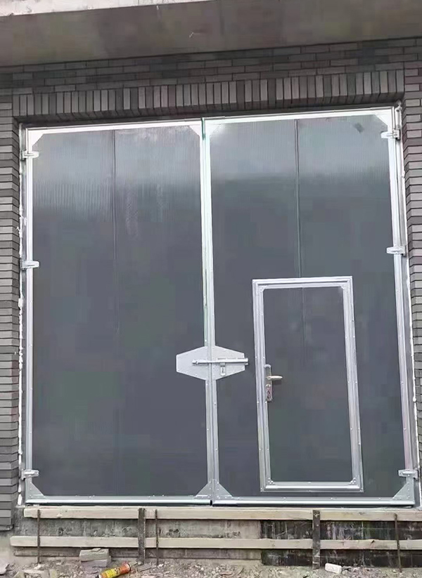 酒泉工业平开门在大型设备制造车间的应用实例